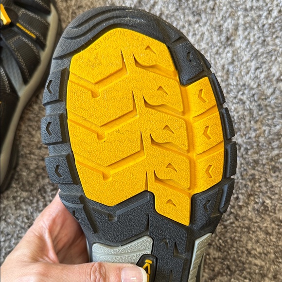 KEEN Men's Newport H2 Closed Toe Water Sandal EUC - Picture 11 of 12